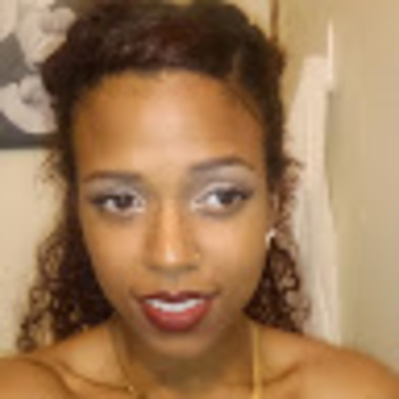 Meet your Posher, Aleshia - Picture 1 of 1